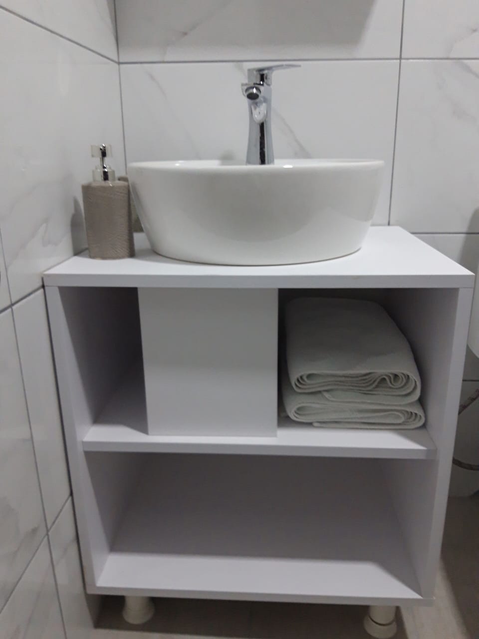 Separate tub and shower, hair dryer