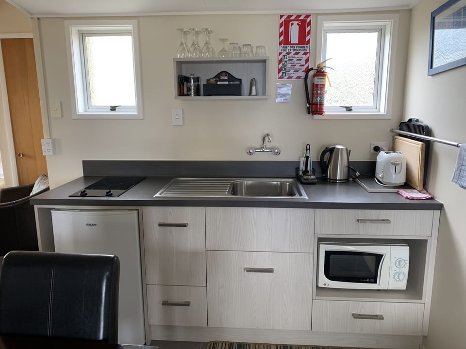 2 Room Studio Motel Unit - Lakeview | Private kitchen | Coffee/tea maker, fridge, microwave, electric kettle