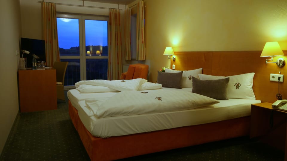 Double Room | Hypo-allergenic bedding, Select Comfort beds, in-room safe, desk