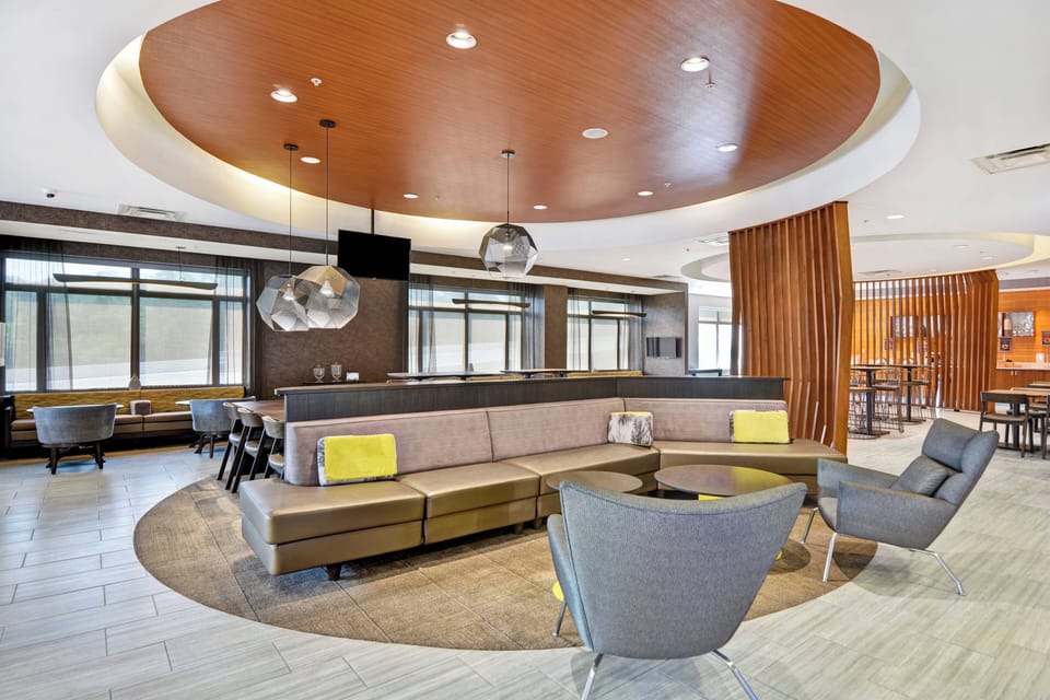 Lobby lounge