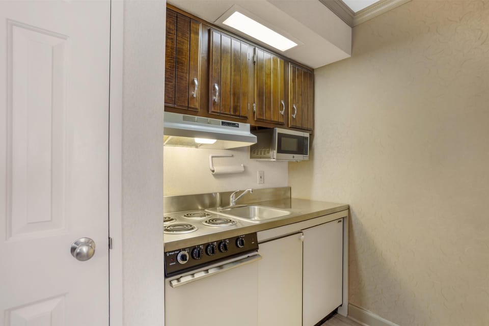 Premium bedding, pillowtop beds, desk, laptop workspace