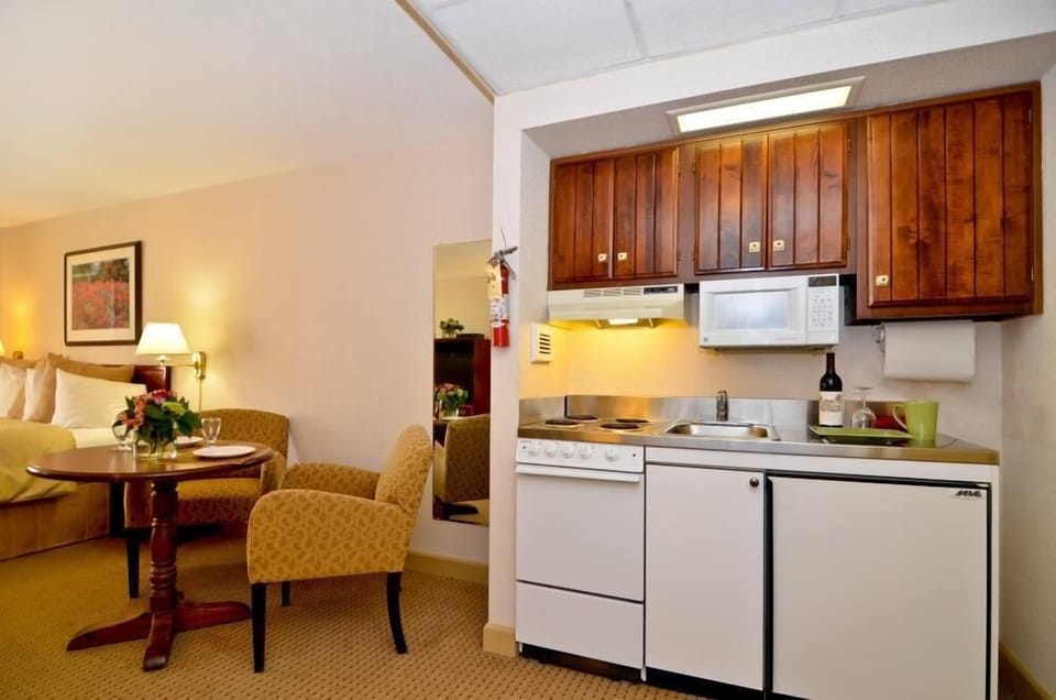 Fridge, microwave, coffee/tea maker