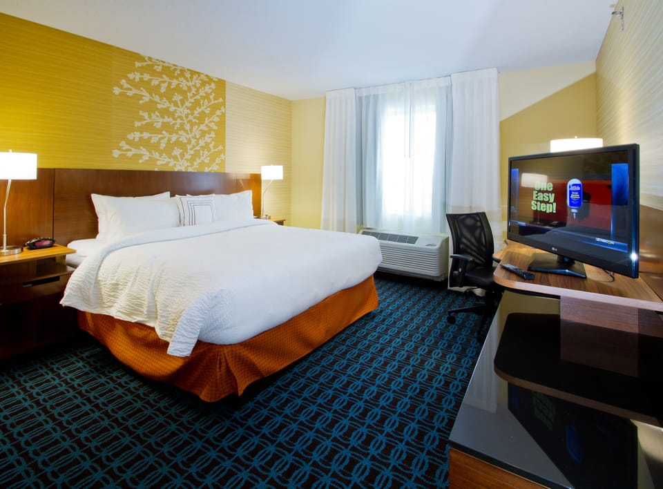 Hypo-allergenic bedding, in-room safe, desk, laptop workspace