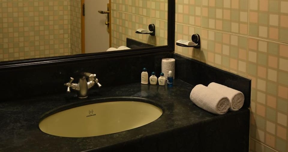 Bathroom sink