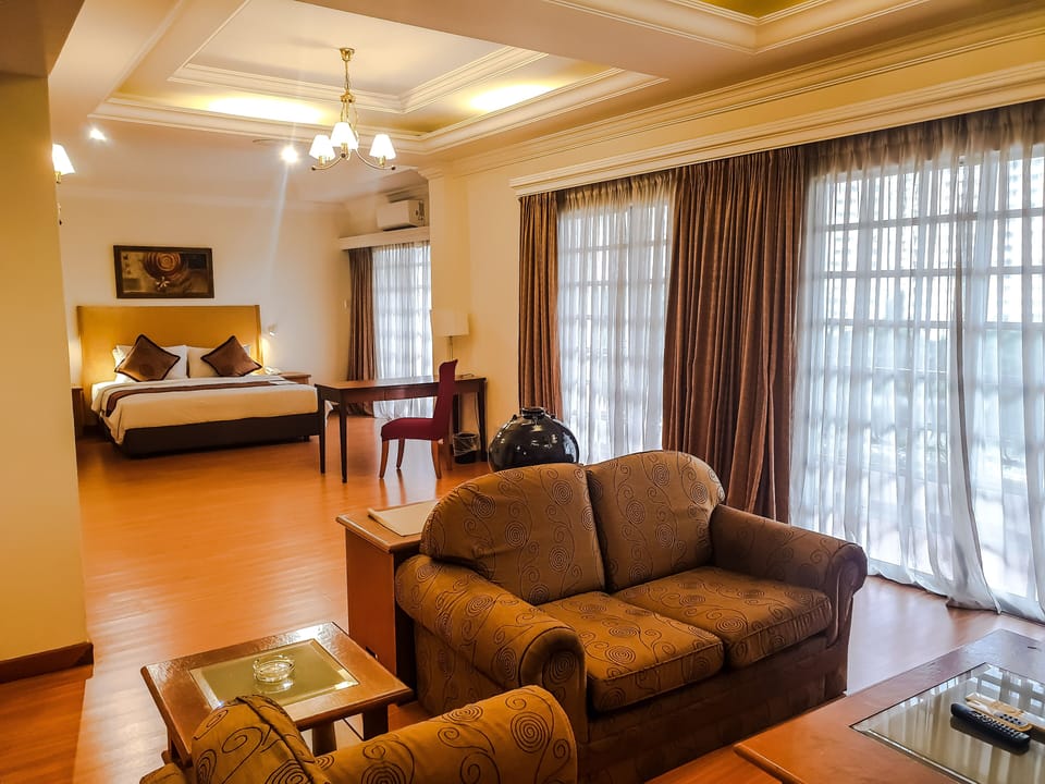 Junior Suite | Premium bedding, minibar, in-room safe, free WiFi