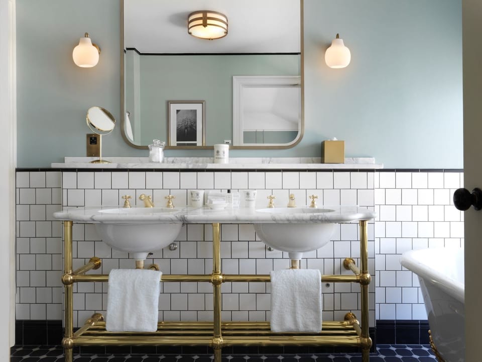 Suite, 1 King Bed, Park View | Bathroom | Shower, rainfall showerhead, designer toiletries, hair dryer