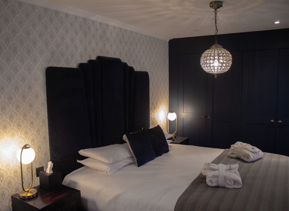 Suite | Hypo-allergenic bedding, in-room safe, desk, soundproofing