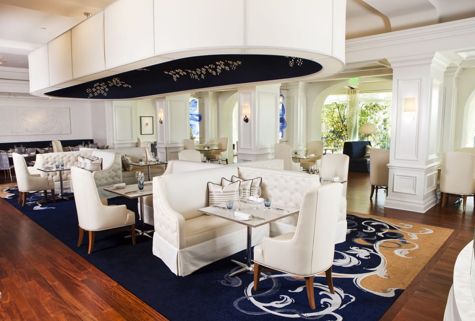 3 restaurants, breakfast served