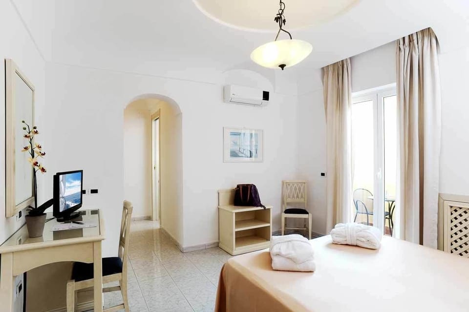 Minibar, in-room safe, desk, travel crib