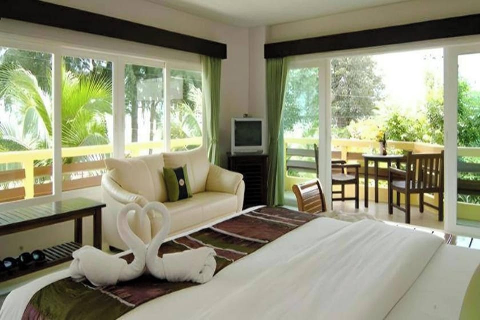 Family Deluxe  | Desk, rollaway beds, free WiFi, bed sheets