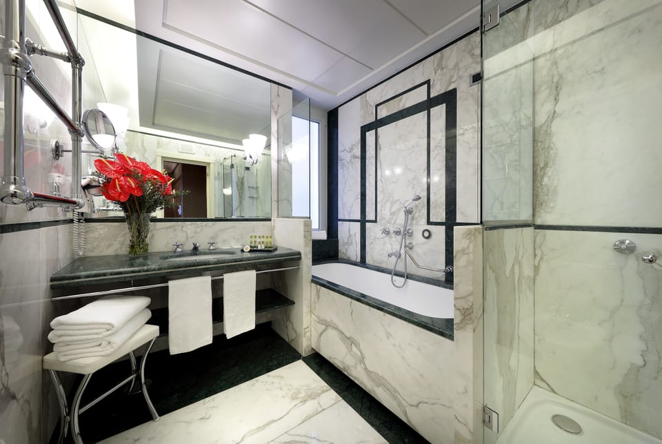 Junior Suite, Sea View | Bathroom | Eco-friendly toiletries, bidet, towels