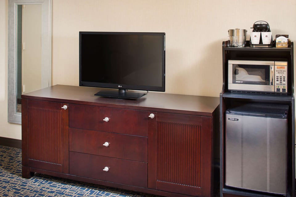 Premium bedding, pillowtop beds, in-room safe, desk
