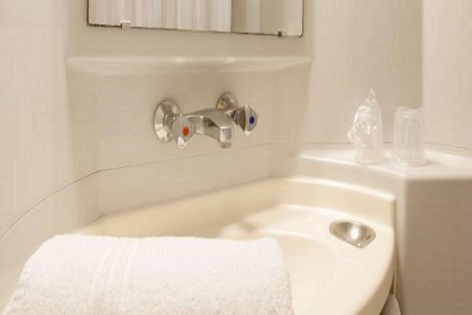 Bathroom sink