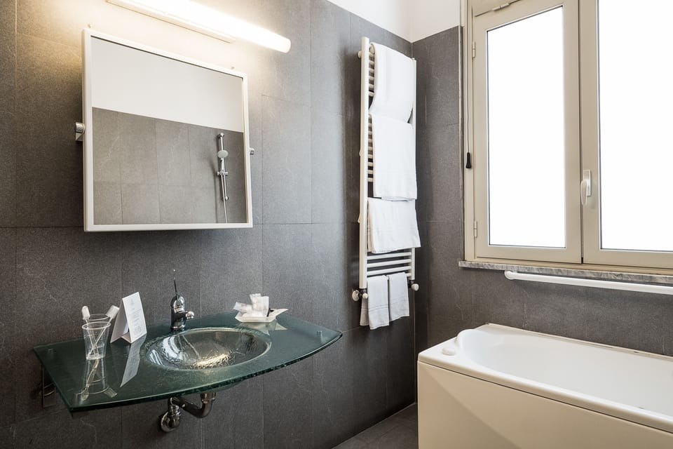 Superior Double Room | Bathroom | Combined shower/tub, rainfall showerhead, designer toiletries