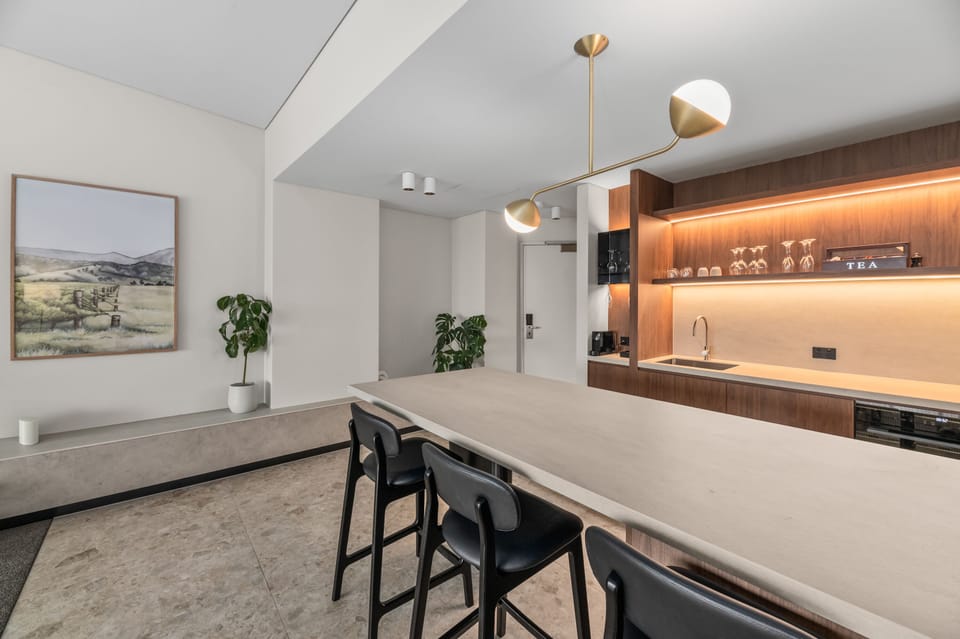 The Director's Suite Free WIFI and parking | Private kitchen | Fridge, espresso maker, electric kettle, dining tables