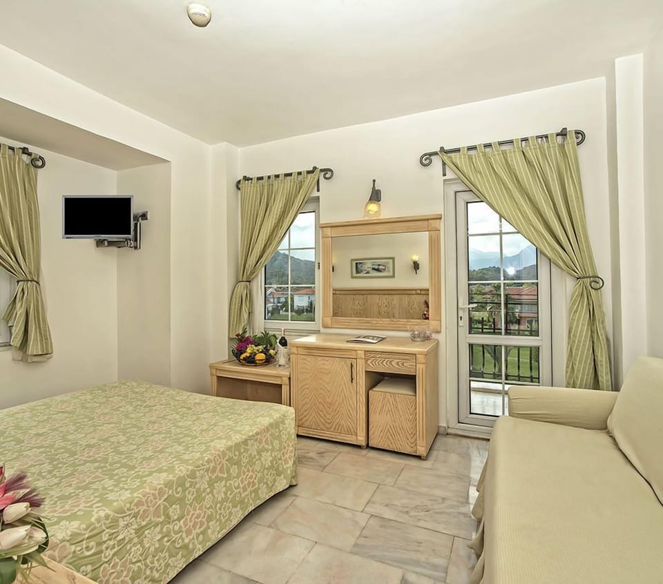 Standard Room | Minibar, cribs (free)