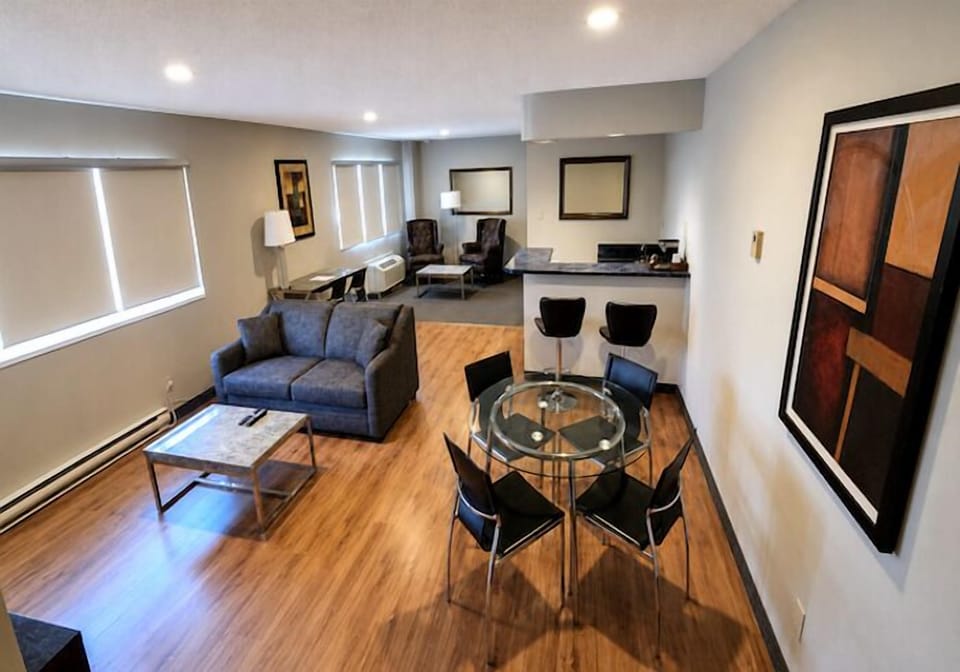 Executive Suite, 2 Bedrooms | Living area | Flat-screen TV