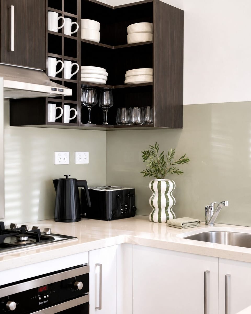 Superior Suite Apartment with 2 Ensuite Bedrooms | Private kitchen | Coffee/tea maker, electric kettle