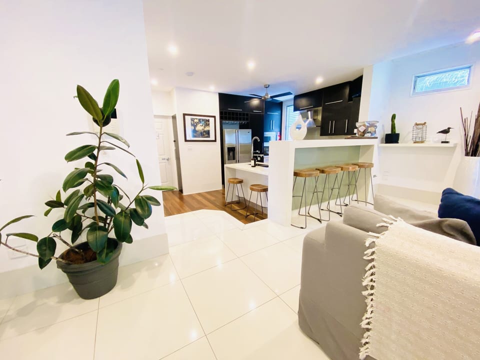 Grand Suite | Living area | 52-inch LCD TV with digital channels, TV