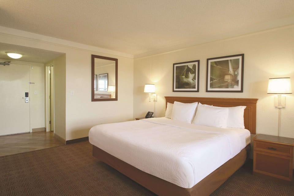 Pillowtop beds, desk, laptop workspace, blackout drapes