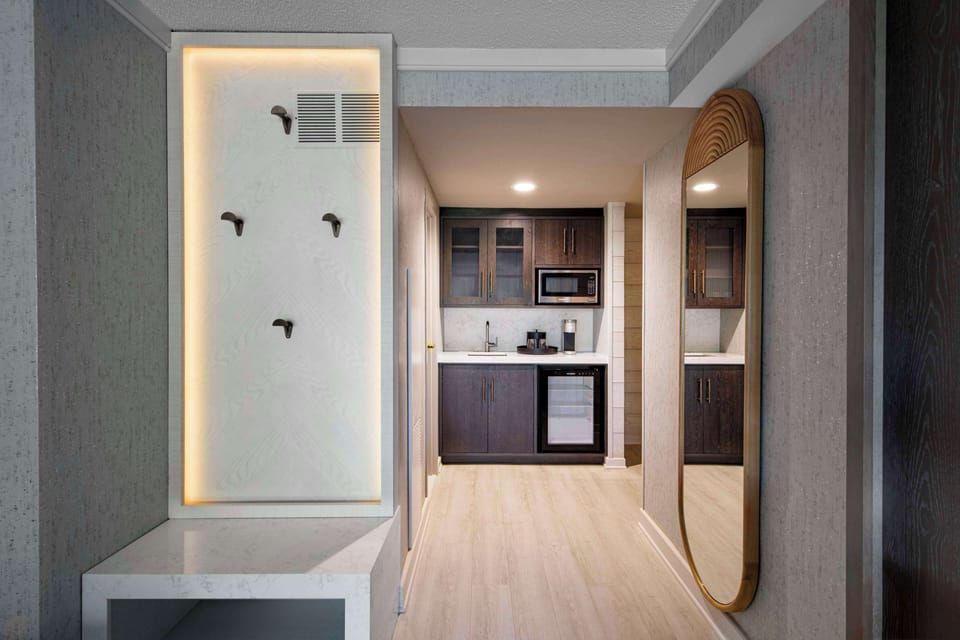 Premium bedding, in-room safe, desk, laptop workspace