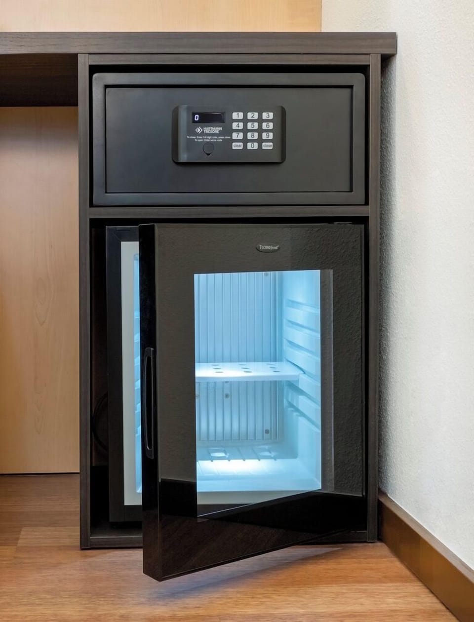 Superior Room, 1 Double Bed | Minibar, in-room safe, individually decorated, individually furnished