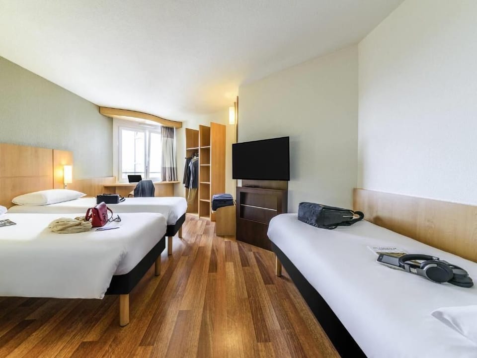 Room, 3 Twin Beds | In-room safe, desk, soundproofing, iron/ironing board