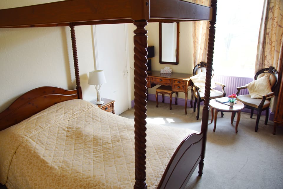 Four-Poster Room | Desk, iron/ironing board, free WiFi, bed sheets