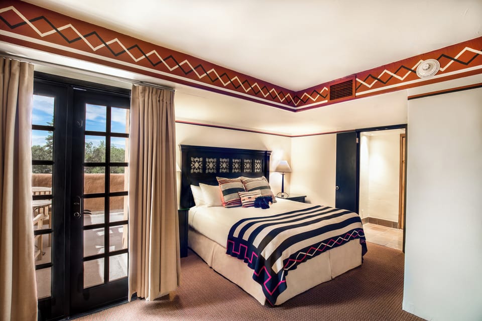 Room, 1 King Bed (Terraza) | Premium bedding, in-room safe, desk, blackout drapes