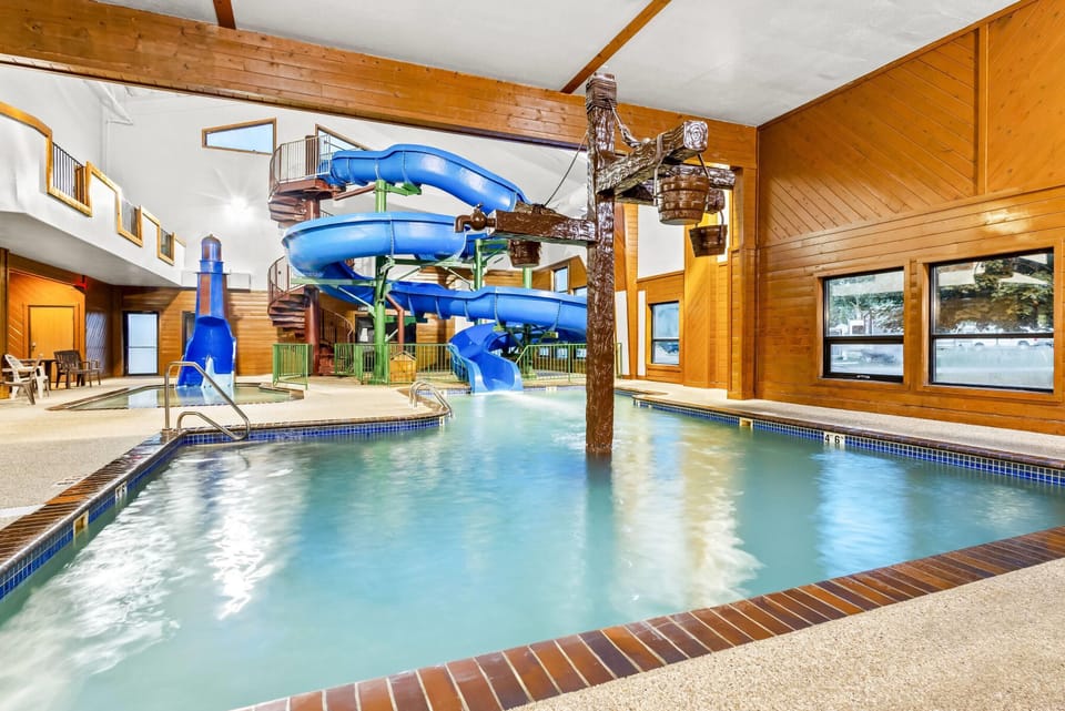 Indoor pool, open 8:00 AM to 10:00 PM, sun loungers