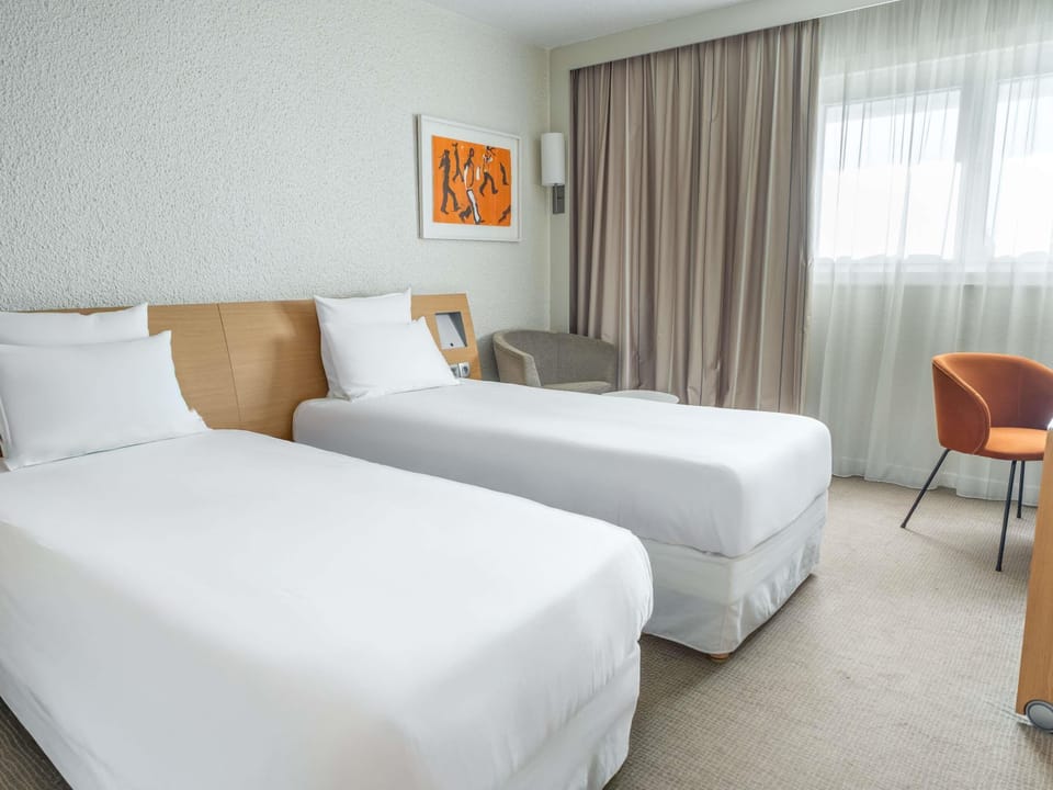 Classic Room, 2 Twin Beds | Premium bedding, minibar, in-room safe, desk