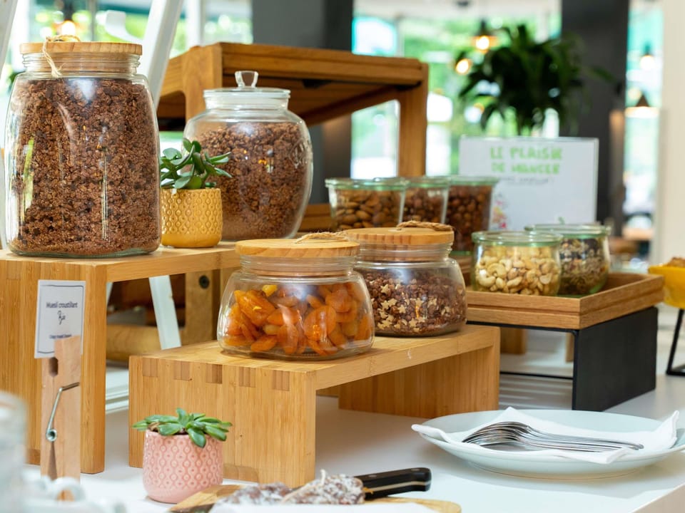Daily buffet breakfast for a fee