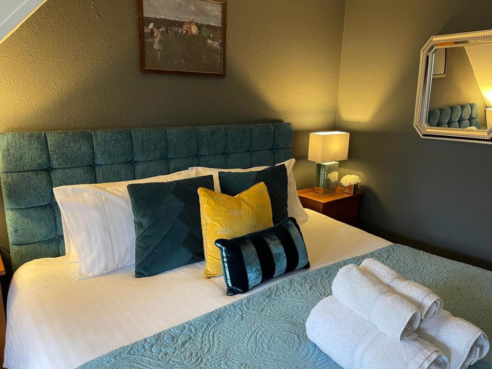 1 bedroom, Egyptian cotton sheets, premium bedding