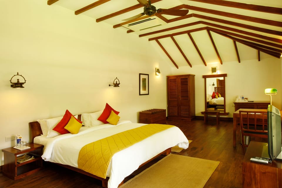 Premium bedding, pillowtop beds, minibar, in-room safe