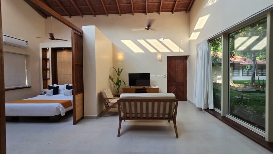 Family Bungalow | Living area | 32-inch LCD TV with digital channels, TV