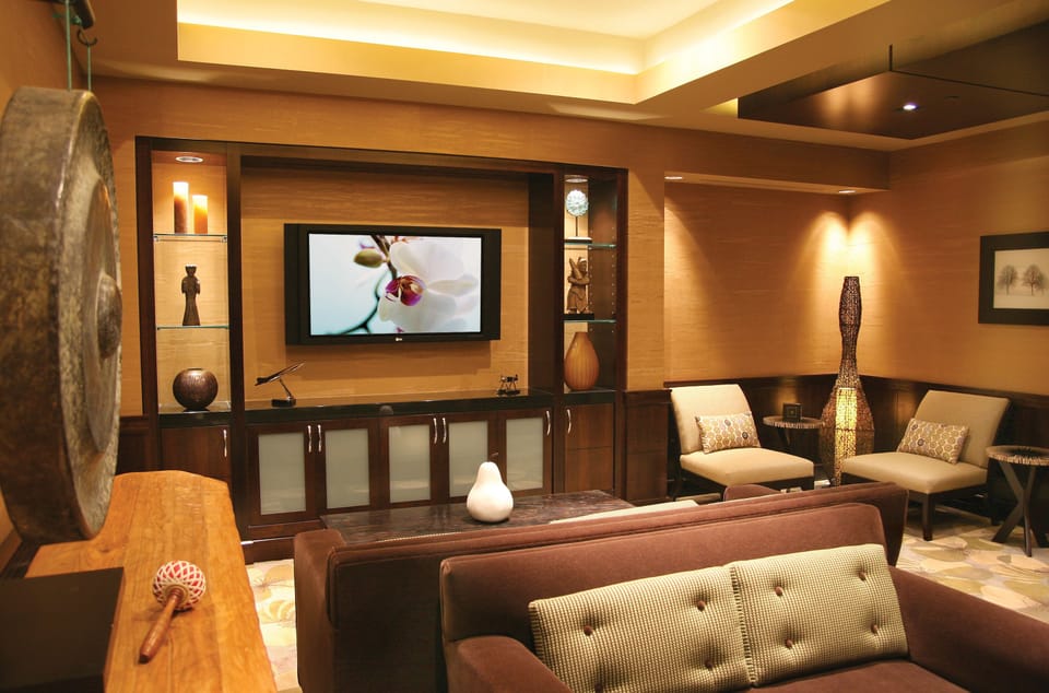 Couples treatment rooms, sauna, hot tub, steam room, body treatments