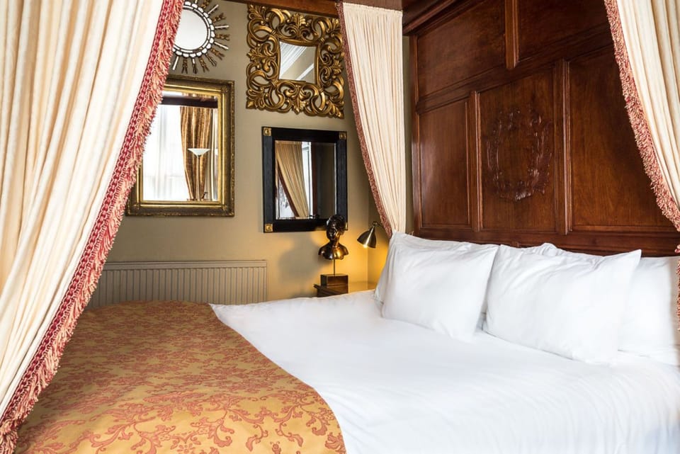Double Room (With Four Poster Bed) | Free WiFi, bed sheets