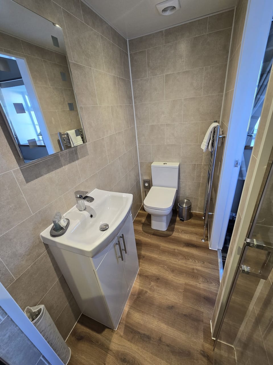 Standard Double Room, Ensuite | Bathroom