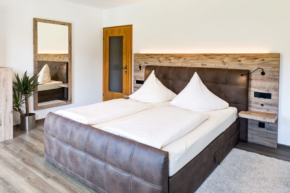 Deluxe Double Room, Balcony, River View | In-room safe, soundproofing, free WiFi, bed sheets