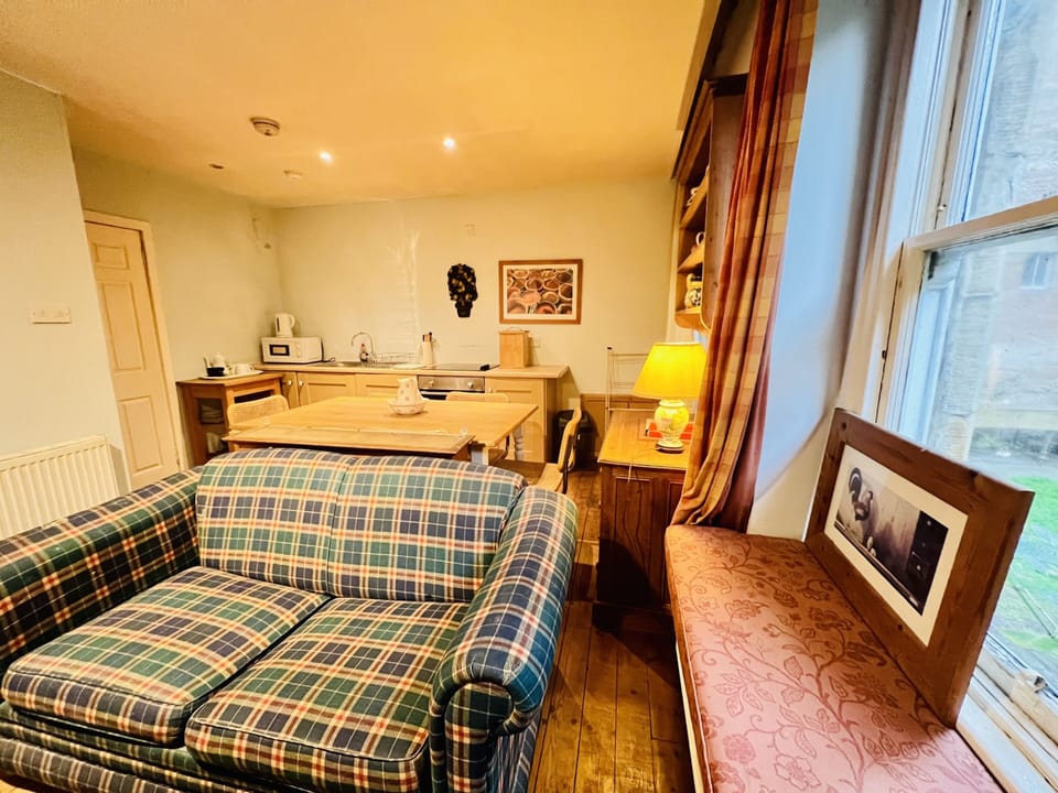 Comfort Room, Ensuite, Garden View | Lounge