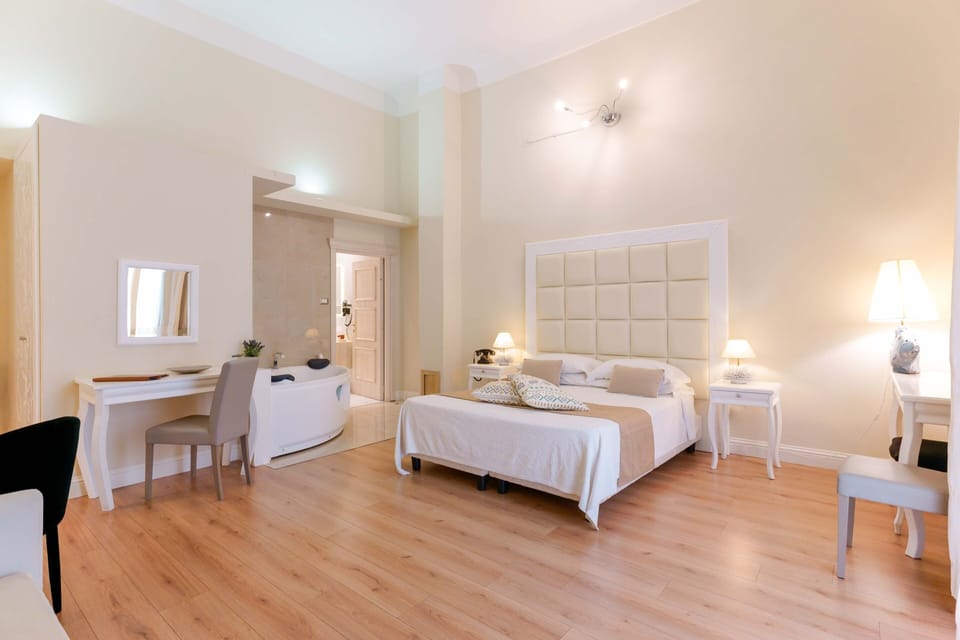 Deluxe Room with Private Spa | Hypo-allergenic bedding, minibar, in-room safe, desk