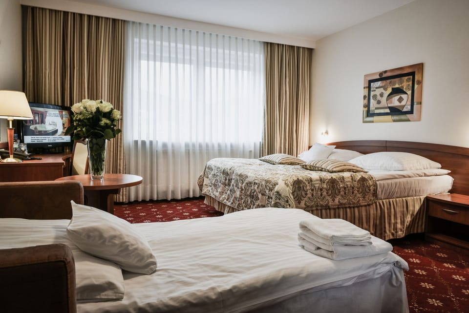 Family Room | Hypo-allergenic bedding, in-room safe, individually decorated