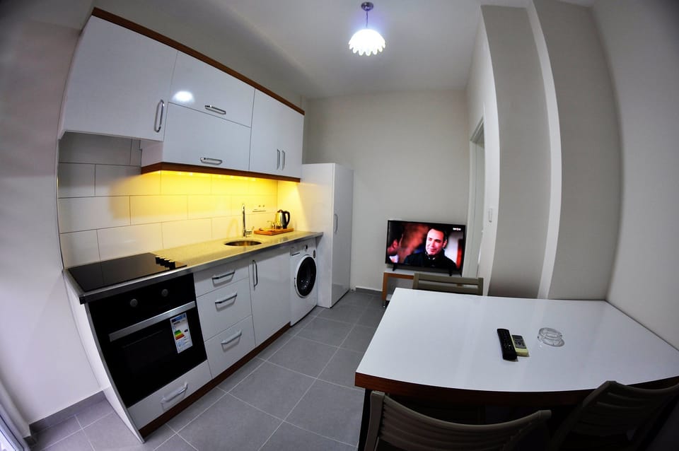 Family Room | Private kitchenette | Highchair