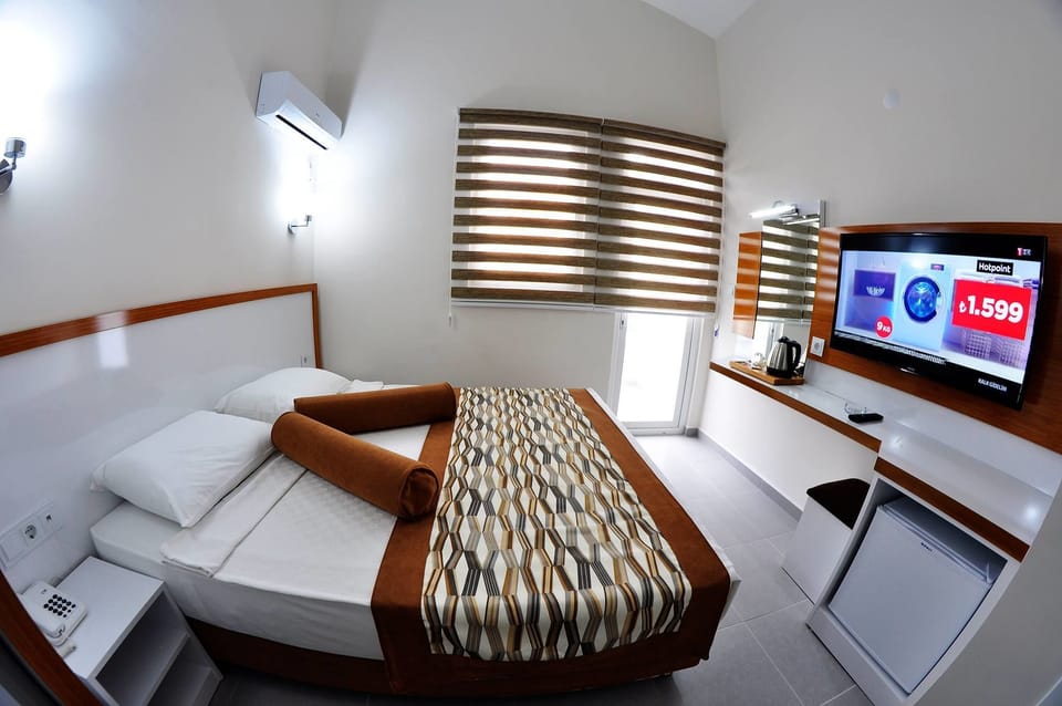 1 bedroom, premium bedding, minibar, in-room safe