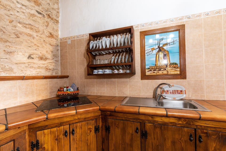 Basic Cottage (Injerto) | Private kitchen | Fridge, microwave, stovetop, coffee/tea maker