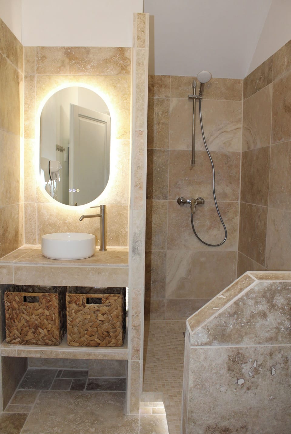 Family Room | Bathroom | Hair dryer, towels, soap, shampoo