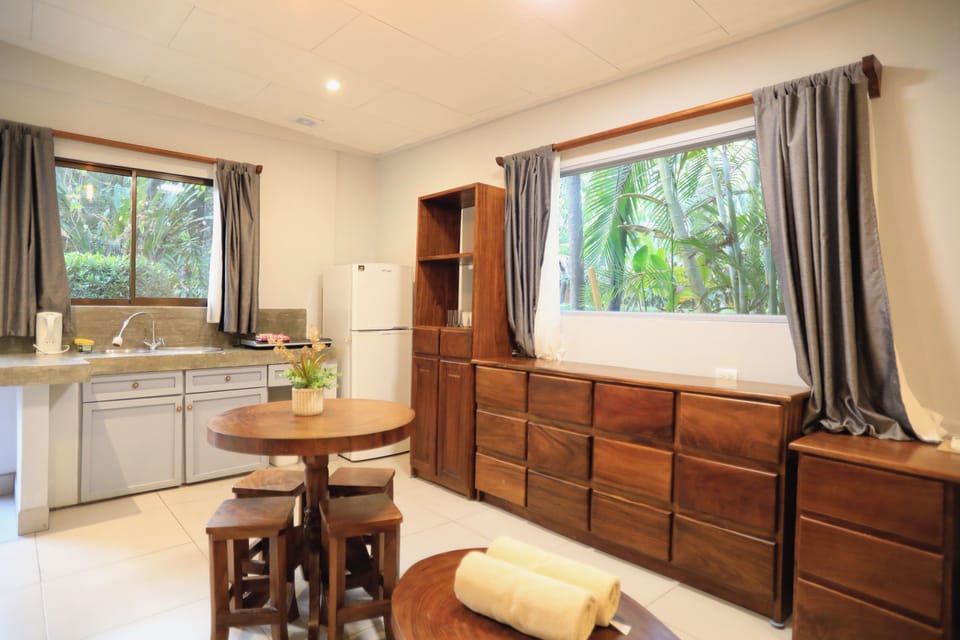 Deluxe Studio (Rocamar) | Private kitchen | Cookware/dishes/utensils