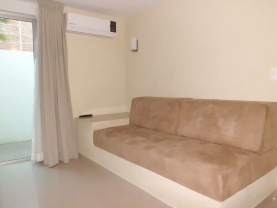 Family Townhome, 2 Bedrooms | Living room | Flat-screen TV