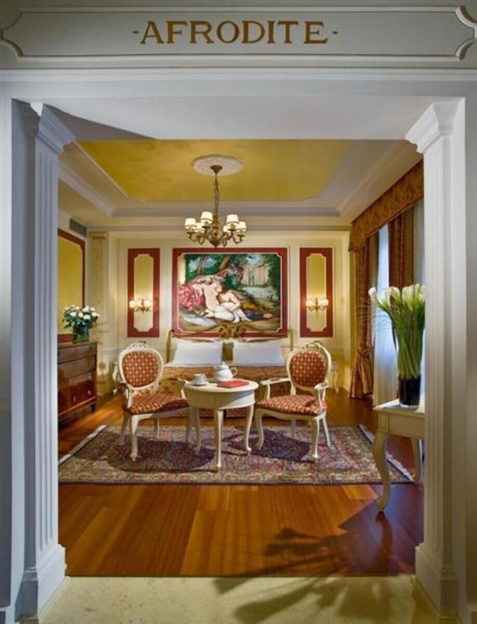Suite | Living area | TV