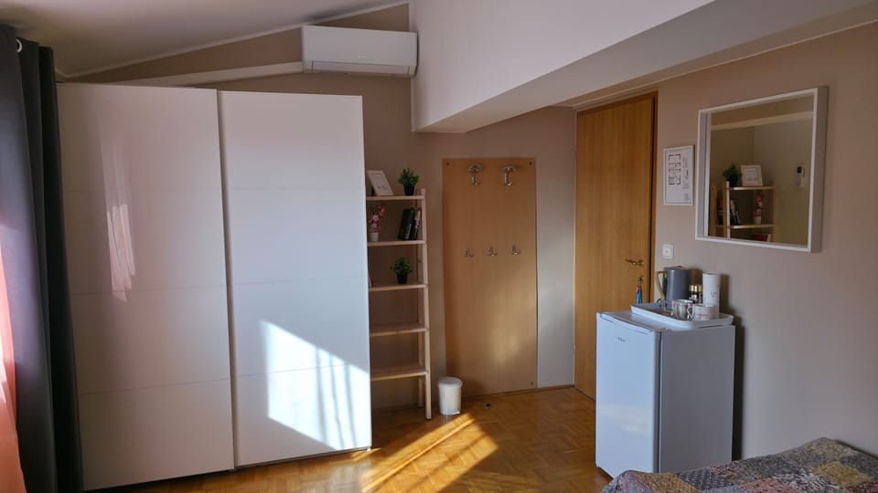 Classic Twin Room | Iron/ironing board (on request), WiFi (free), bed sheets